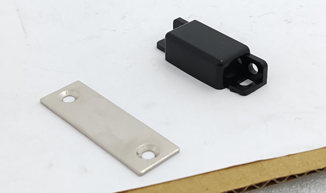 Magnetic Latche.jpg Magnetic Latche.jpg